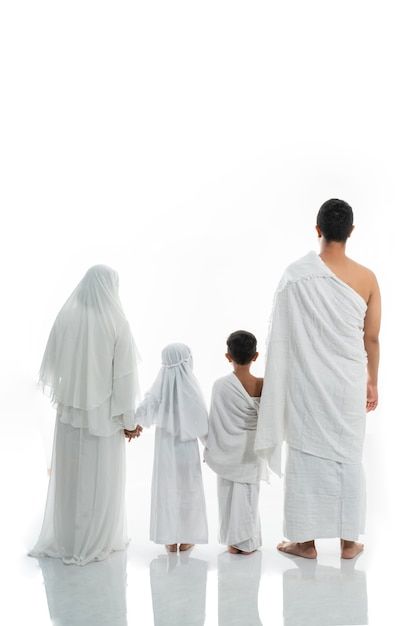 Mengulas Perlengkapan Umroh: Persiapan dengan Cermat Menuju Perjalanan Suci